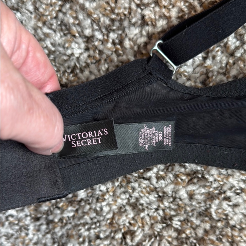 EUC Victorias Secret Elegant Black Floral Lace Underwire Bra - 38D​ - Picture 10 of 12